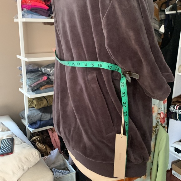 Essentials. NWT $69 - Picture 5 of 11